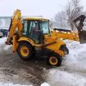 Сніг і ожеледиця: у Києві на прибирання вийшли 173 машини та сотні працівників