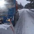 Область у полоні ожеледиці: понад 200 машин спецтехніки рятують траси під Києвом
