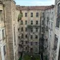«Будинок тисячі вікон» у центрі Києва руйнується без реставрації