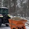 Дороги та тротуари Києва обробляють протиожеледними засобами