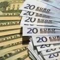 Долар б’є рекорди: НБУ встановив курс на рівні 43,39 грн, а з понеділка валюта може знову здорожчати