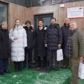 З сонячними панелями та Starlink: під Києвом медики-переселенці відсвяткували новосілля у «розумних» будинках