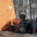 Три тижні без тепла у Києві: будинок на Заболотного замерзає й тоне в нечистотах