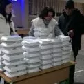У Голосіївському районі киянам продовжують роздавати гарячі обіди
