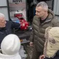 Школи Троєщини переобладнують під пункти ночівлі та обігріву — мер