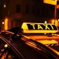Аґресія замість допомоги: у Києві таксист зламав щелепу пасажирці просто на вулиці