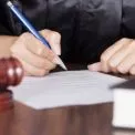 Експолісмена з Київщини підозрюють у шахрайстві на понад 8 млн