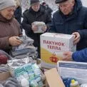 Зігріють кожну оселю: у Києві почали видачу спеціальних наборів для зими. Як потрапити у список?