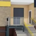 Сусіди проти інклюзивності: на Виноградарі аптека закрилася через бунт мешканців проти підйомника