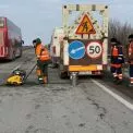 Латають ями на морозі: чи справді в Києві порушують технологію зимового ремонту доріг