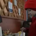 «Чекаю дзвінка від тата»: як 9-річний киянин допомагає людям у пункті незламності