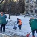Столиця під снігом, але рух є: сотні комунальників працюють на дорогах
