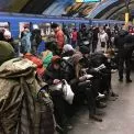Комфорт в укриттях: Київський метрополітен оновлює запас стільців для людей на час тривог