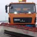 На Київщині розчищають дороги після снігопаду: на трасах працюють десятки одиниць техніки