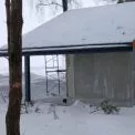 На березі Київського водосховища виявили незаконне будівництво без дозволів