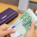 Курс валют у Києві сьогодні: де обміняти вигідно долари та євро