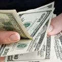 Курс у Києві на ранок: де найвигідніше купити й здати долар та євро
