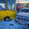 На Київщині ДТП зі шкільним автобусом: у салоні було 19 дітей