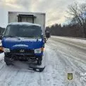 На Обухівщині зіткнулися дві вантажівки: постраждала жінка