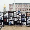 «Зв’язок – це люди»: на Подолі відкрили виставку про людей, завдяки яким ми чуємо рідних