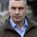 Послизнувся під мерією: керівник КМВА травмував руку, Кличко прокоментував у своєму стилі