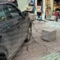 Біля метро «Політехнічний інститут» автівка врізалась у магазин канцтоварів