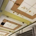 На станції метро «Іподром» руйнується підвісна стеля — панелі набухли від вологи