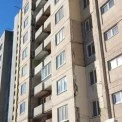 «Утеплили не всіх». Мешканці будинку на вул. Мокрій у Києві обурені відбудовою після ракетного удару