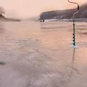 У Києві люди виходять на тонку кригу: на Русанівці кілька осіб ледь не втопилися