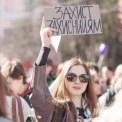 У центрі Києва пройшла акція за права жінок: зібралися тисячі учасниць