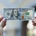 ПриватБанк та Ощадбанк оновили курси: за скільки сьогодні можна купити валюту в Києві