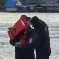 У Дарницькому районі Києва патрульні витягли з крижаної води двох рибалок