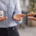 Безкоштовна vs платна консультація юриста у Києві: коли варто звертатись до фахівця
