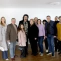 Тепла зустріч для переселенців у Києві: Павло Зібров заспівав і поспілкувався з гостями