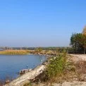 Фейкові таблички «Заміновано» та паркани перекривають доступ до Київського водосховища