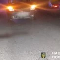 Сидів просто на дорозі: на Київщині легковик збив чоловіка