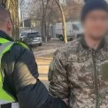 У київському метро «заєць» напав на поліцейського та сховався у військовій формі батька