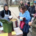 200 гарячих обідів щодня: підсумки зимового соціального патрулювання Києва