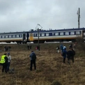 Потяг Київ - Славутич зупинили посеред поля: пасажирів евакуювали