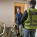 У Києві оштрафували жінку, яка «виховувала» лабрадора повідцем на Оболонській набережній