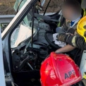 У Києві сталася жорстка ДТП із вантажівками: водія деблокували рятувальники