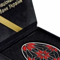 Писанка зі срібла: НБУ презентував нову пам’ятну монету з символікою Полісся