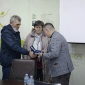 Посмертна шана Герою: у Славутичі батькам загиблого захисника вручили «Комбатантський хрест»