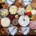 Що поставити на стіл: найпопулярніші салати на Великдень у Києві