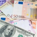 Долар і євро знову дорожчають: що відбувається з курсом у Києві