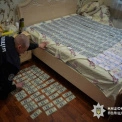 У Києві викрили схему легалізації іноземців за $3000: організатору повідомили про підозру