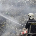 У Ржищеві горіло стихійне сміттєзвалище: рятувальники гасили пожежу дві години