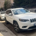 Киянин продав чужий Jeep Cherokee та привласнив 19 000 доларів: чоловіку загрожує до 12 років