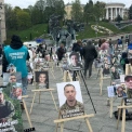 Фото, за якими чекають: на Майдані Незалежності розгорнули фотовиставку «Обличчя безвісти»