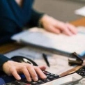 У Києві викрили бухгалтерку, яка роками оформлювала фіктивні відрядження і вивела мільйони гривень
